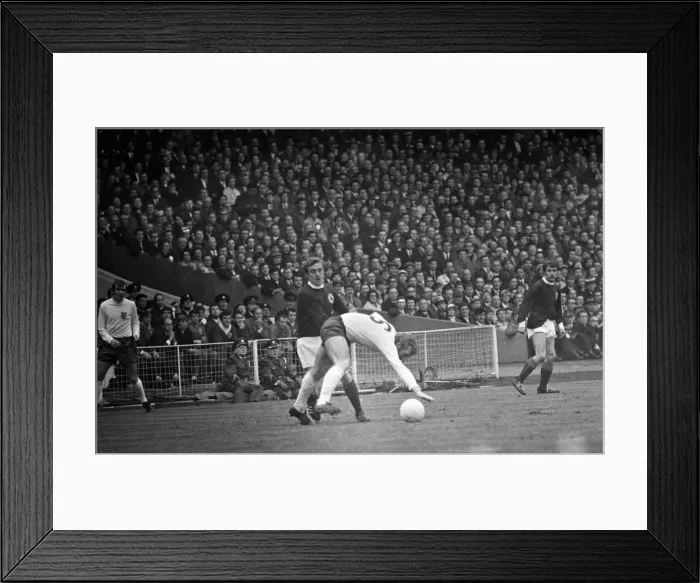 Framed Print : England 4 - 1 Scotland British Championships match held at Wembley Framed Print : England 4 - 1 Scotland British Championships match held at Wembley