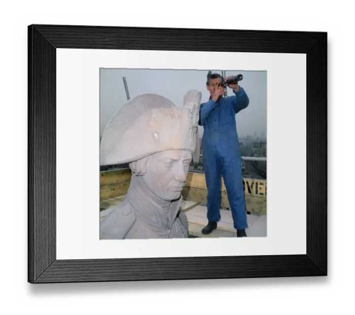Framed Print : Nelsons Column being cleaned. Cleaner Ted Chambers taking a break to survey