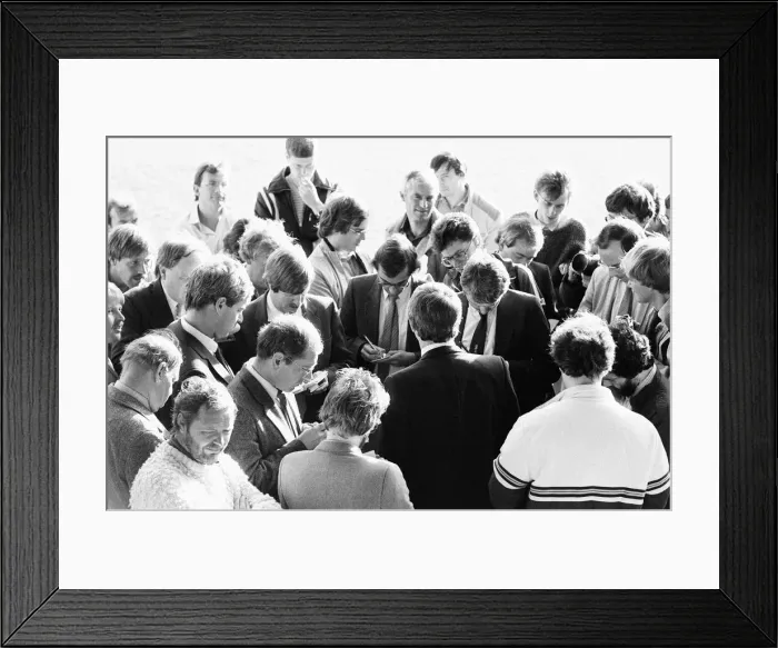 Framed Print : Reading 1-0 Bolton, league division three match at Elm Park, Saturday 5th October 1985 Framed Print : Reading 1-0 Bolton, league division three match at Elm Park, Saturday 5th October 1985
