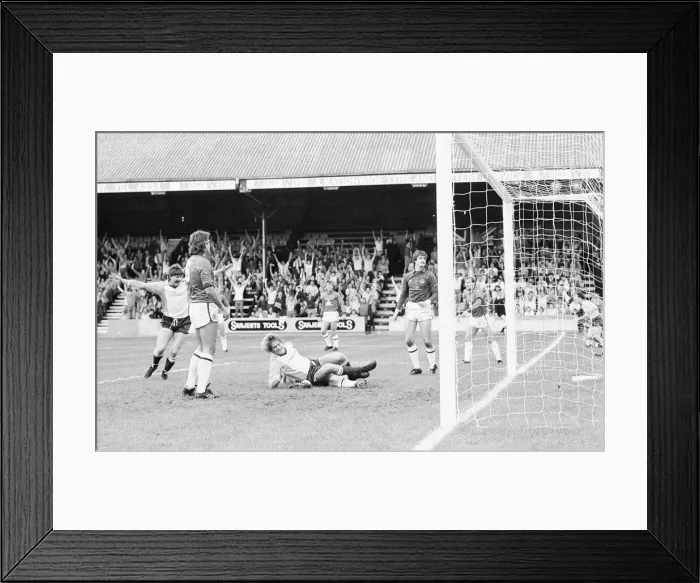 Framed Print : Reading 1-0 Bolton, league division three match at Elm Park, Saturday 5th October 1985 Framed Print : Reading 1-0 Bolton, league division three match at Elm Park, Saturday 5th October 1985