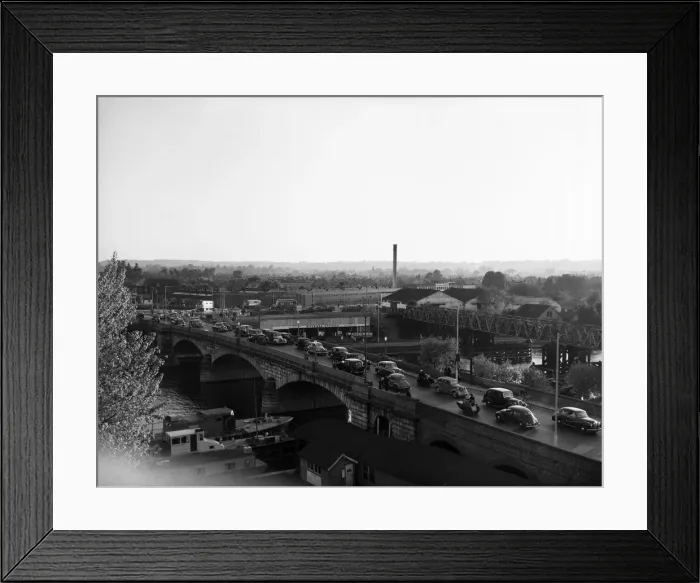 Framed Print : Staines Bridge, a road bridge running in a south-west to north-east direction across