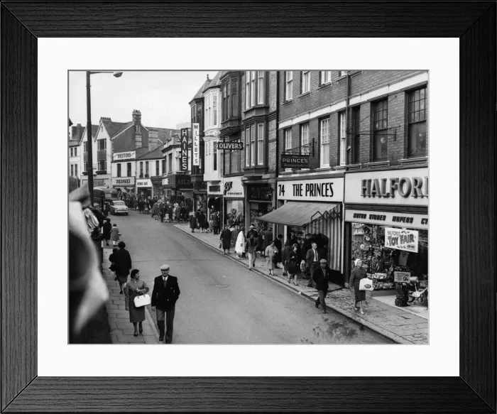 Framed Print : Taff Street, the main shopping street, Pontypridd. 1st November 1963 Framed Print : Taff Street, the main shopping street, Pontypridd. 1st November 1963