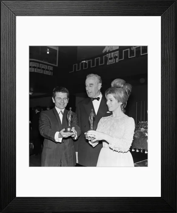 Framed Print : The British Film Academy Awards presented by Lord Mountbatten at Grosvenor House Framed Print : The British Film Academy Awards presented by Lord Mountbatten at Grosvenor House