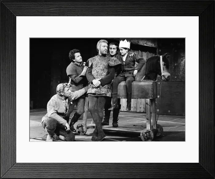 Framed Print : Photo call for the William Shakespeare play Edward IV Framed Print : Photo call for the William Shakespeare play Edward IV