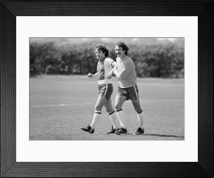 Framed Print : England Football Team Training Session ahead of friendly match against Argentina Framed Print : England Football Team Training Session ahead of friendly match against Argentina