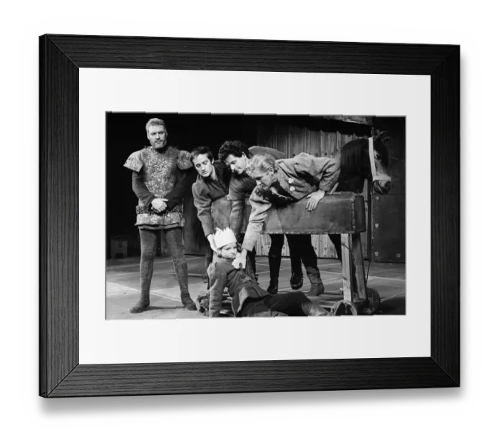Framed Print : Photo call for the William Shakespeare play Edward IV Framed Print : Photo call for the William Shakespeare play Edward IV
