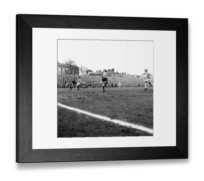 Framed Print : Newcastle 0-2 Stoke, League match at St James Park, Saturday 9th January 1971 Framed Print : Newcastle 0-2 Stoke, League match at St James Park, Saturday 9th January 1971