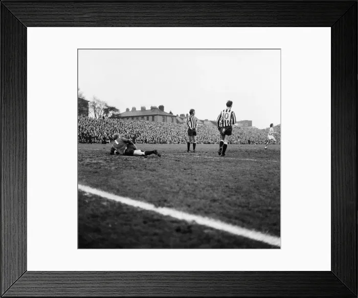 Framed Print : Newcastle 0-2 Stoke, League match at St James Park, Saturday 9th January 1971 Framed Print : Newcastle 0-2 Stoke, League match at St James Park, Saturday 9th January 1971