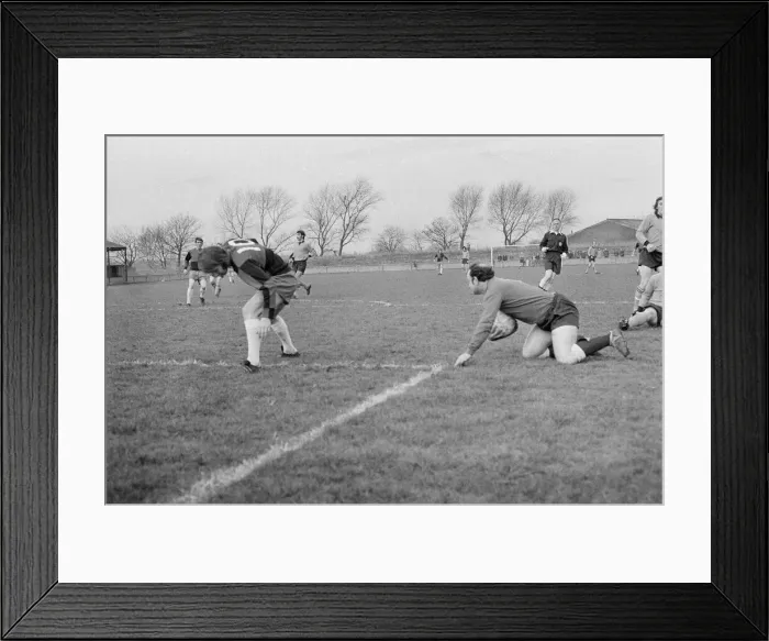 Framed Print : Stockton FC v Worksop, 1972 / 73 Season. Midland Counties Football League Match. Circa 1973 Framed Print : Stockton FC v Worksop, 1972 / 73 Season. Midland Counties Football League Match. Circa 1973
