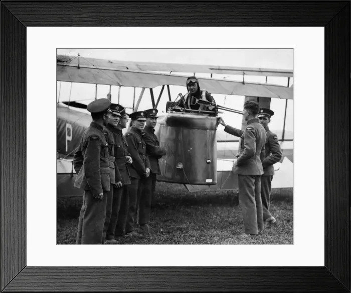 Framed Print : A rear gunner of 51 Squadron poses in a rear turret of a Vickers Virginia X with members