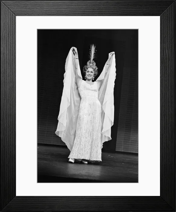 Framed Print : Jill Gascoine, stars as Dorothy Brock in the West End musical 42nd Street
