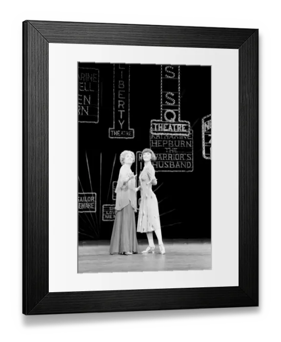 Framed Print : Jill Gascoine, stars as Dorothy Brock in the West End musical 42nd Street