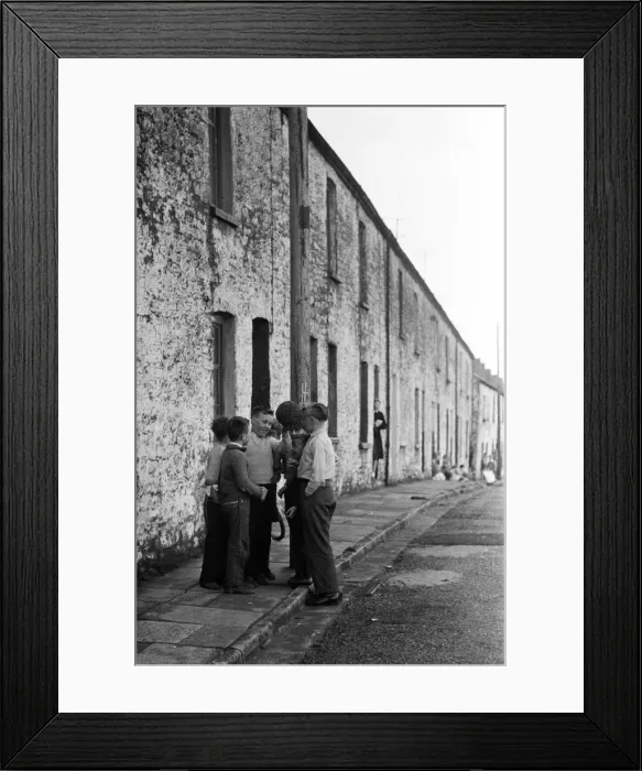 Framed Print : Ebbw Vale, Blaenau Gwent, Wales. September 1960