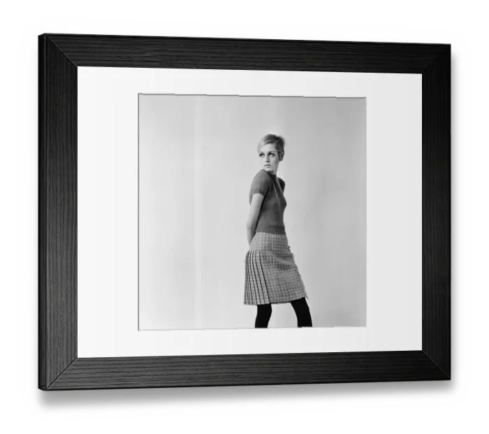 Framed Print : Twiggy - (born Leslie Hornby, and married name Leslie Lawson) Framed Print : Twiggy - (born Leslie Hornby, and married name Leslie Lawson)