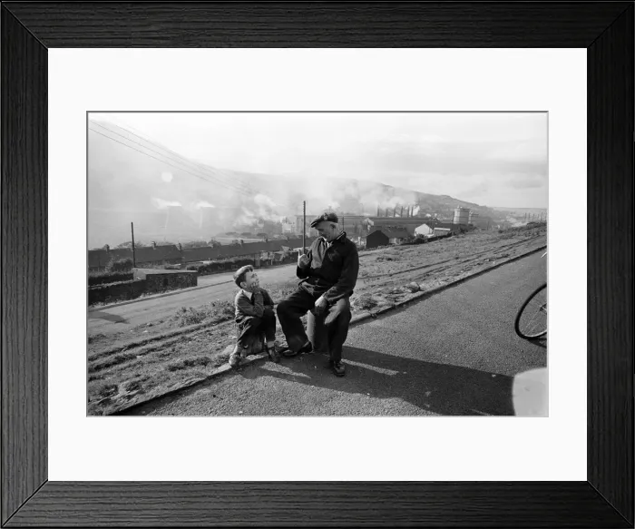 Framed Print : Ebbw Vale, Blaenau Gwent, Wales. September 1960