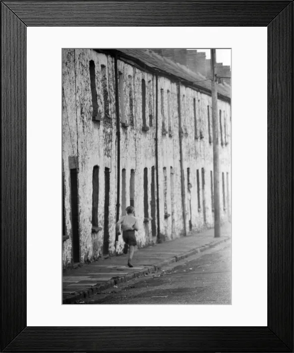 Framed Print : Ebbw Vale, Blaenau Gwent, Wales. September 1960