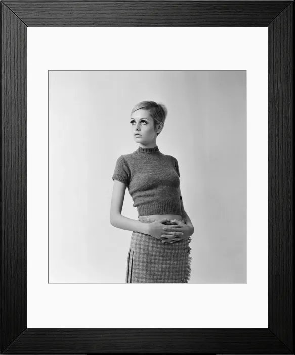 Framed Print : Twiggy - (born Leslie Hornby, and married name Leslie Lawson) Framed Print : Twiggy - (born Leslie Hornby, and married name Leslie Lawson)
