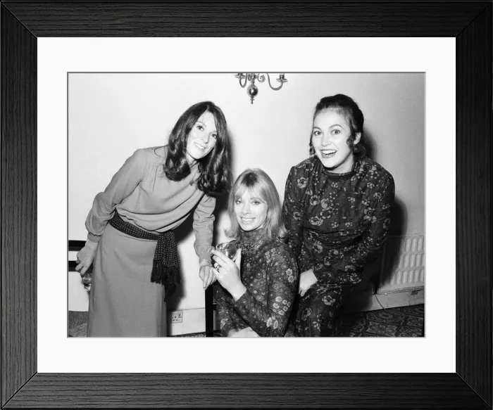 Framed Print : Some past faces from Coronation Street have got together at the Terretse-Est Restaurant Framed Print : Some past faces from Coronation Street have got together at the Terretse-Est Restaurant