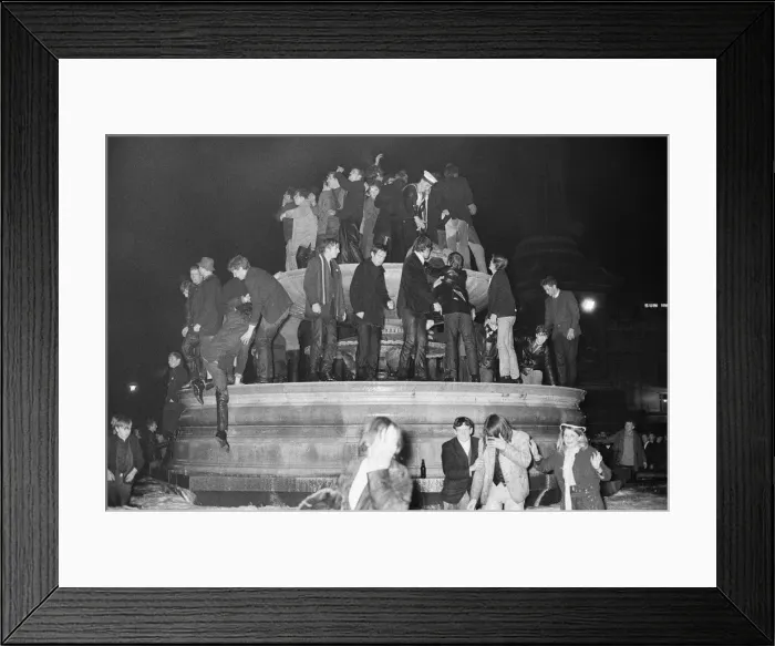 Framed Print : New Years Day 1967. Young people celebrate in the fountains at Trafalgar Square, London Framed Print : New Years Day 1967. Young people celebrate in the fountains at Trafalgar Square, London
