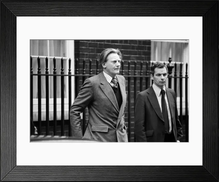 Framed Print : Falklands crisis. Michael Heseltine (left), Secretary of State for the Environment Framed Print : Falklands crisis. Michael Heseltine (left), Secretary of State for the Environment