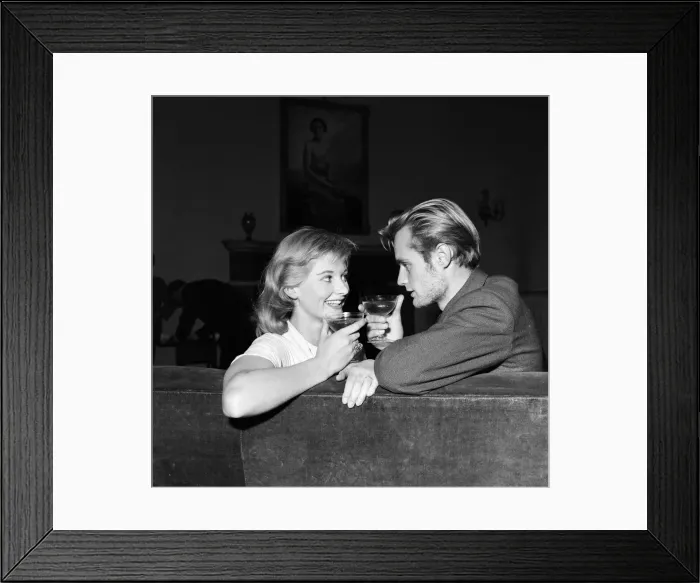 Framed Print : Actress Jill Ireland is pictured with her new husband, actor David McCallum Framed Print : Actress Jill Ireland is pictured with her new husband, actor David McCallum