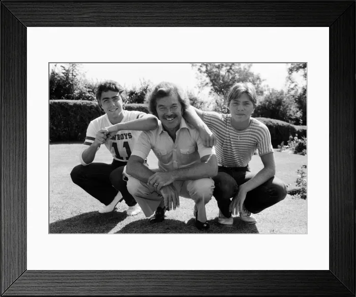 Framed Print : ITVs Dickie Davies with his two sons, Pete (fair hair) and Dan Framed Print : ITVs Dickie Davies with his two sons, Pete (fair hair) and Dan