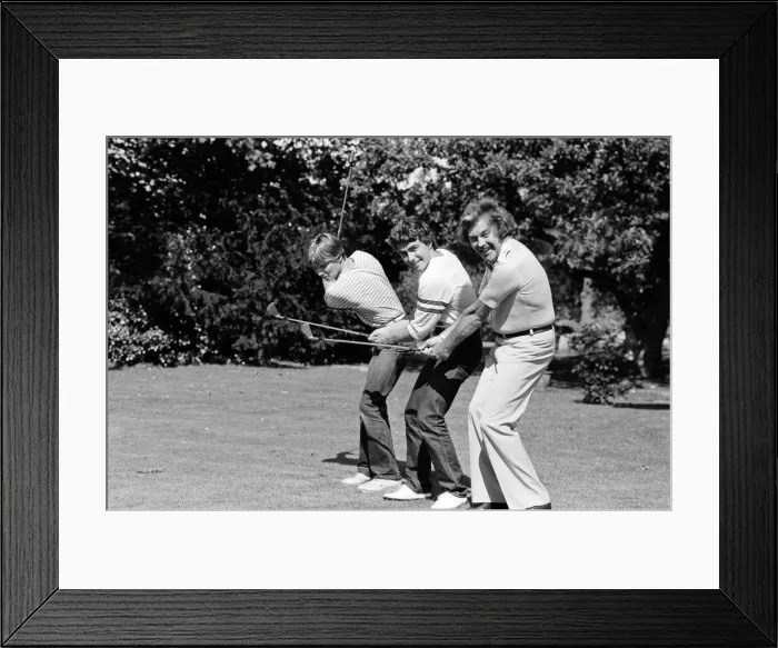 Framed Print : ITVs Dickie Davies with his two sons, Pete (fair hair) and Dan Framed Print : ITVs Dickie Davies with his two sons, Pete (fair hair) and Dan