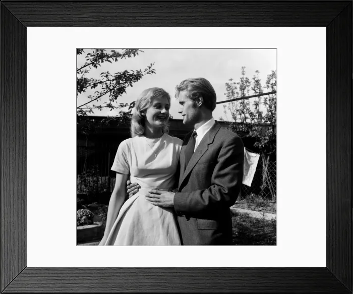 Framed Print : Actress Jill Ireland is pictured with her new husband, actor David McCallum Framed Print : Actress Jill Ireland is pictured with her new husband, actor David McCallum