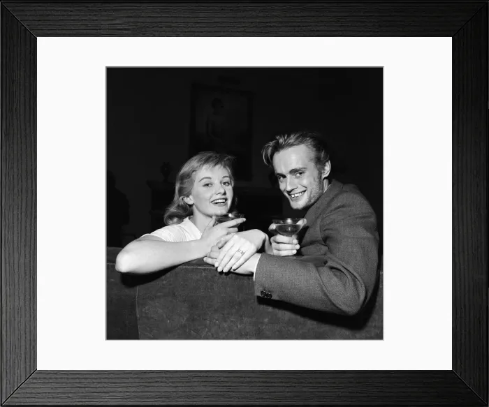 Framed Print : Actress Jill Ireland is pictured with her new husband, actor David McCallum Framed Print : Actress Jill Ireland is pictured with her new husband, actor David McCallum