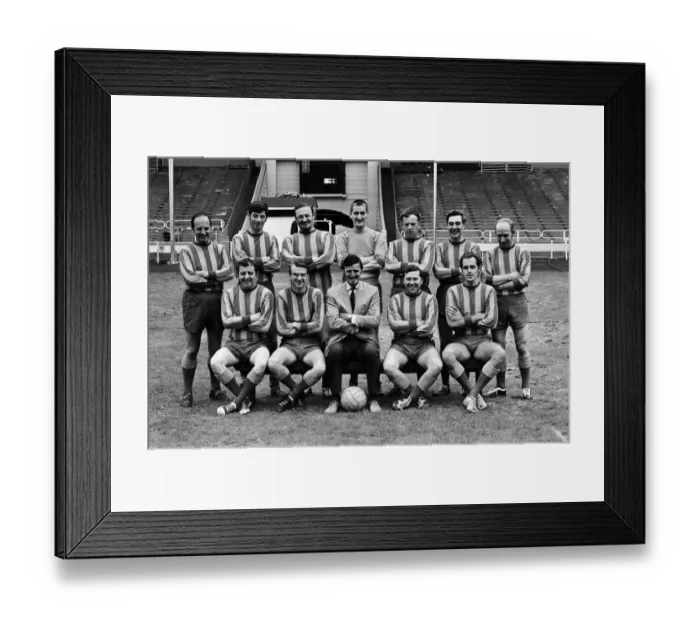 Framed Print : Jimmy Hill pictured (wearing a suit) with a football team Framed Print : Jimmy Hill pictured (wearing a suit) with a football team