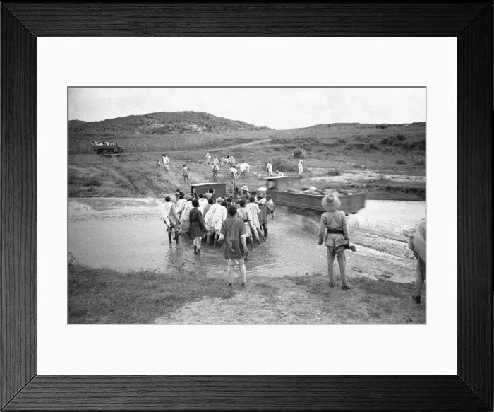 Framed Print : Abyssinian War September 1935 Irregular soldiers of the peasant army seen pushing Framed Print : Abyssinian War September 1935 Irregular soldiers of the peasant army seen pushing