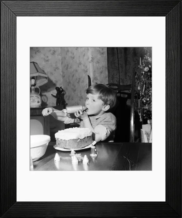 Framed Print : Howard Stanton Bottomley, 5, of Manchester having a go at icing a Christmas cake Framed Print : Howard Stanton Bottomley, 5, of Manchester having a go at icing a Christmas cake
