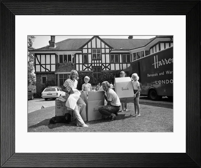 Framed Print : Michael Heseltine and family move in to a new house in Oxfordshire. 14th August 1973