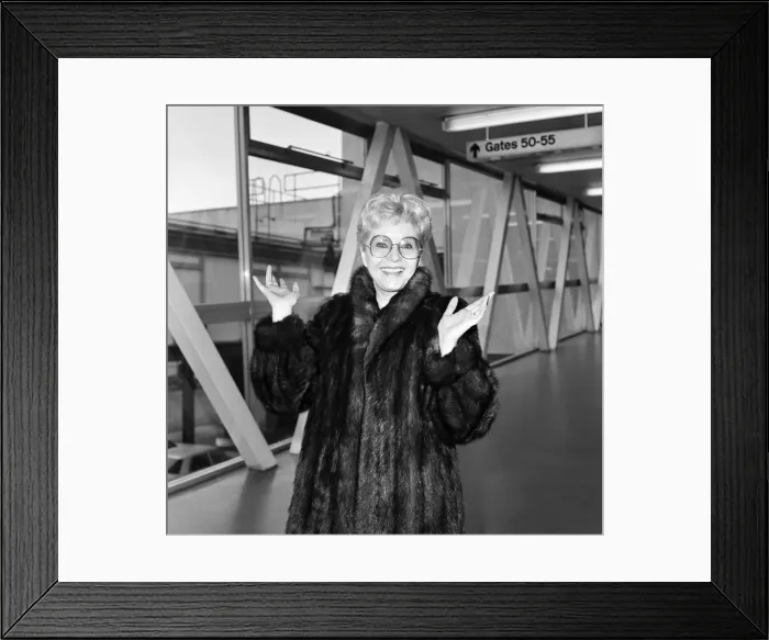 Framed Print : Hollywood star Debbie Reynolds is pictured arriving at London Framed Print : Hollywood star Debbie Reynolds is pictured arriving at London