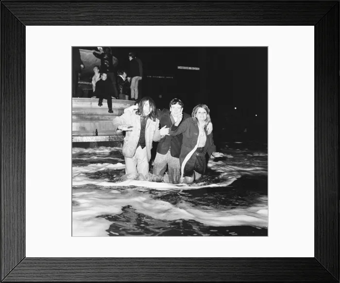 Framed Print : New Years Day 1967. Young people celebrate in the fountains at Trafalgar Square, London Framed Print : New Years Day 1967. Young people celebrate in the fountains at Trafalgar Square, London