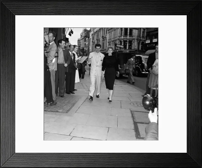 Framed Print : Eddie Fisher and his wife Debbie Reynolds who arrived over here for Mr Fisher