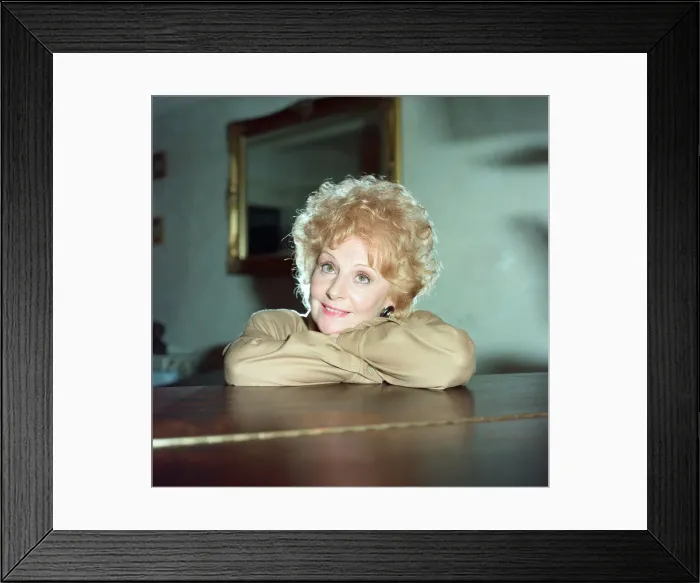 Framed Print : Coronation Street star Barbara Knox at home. 28th September 1988 Framed Print : Coronation Street star Barbara Knox at home. 28th September 1988