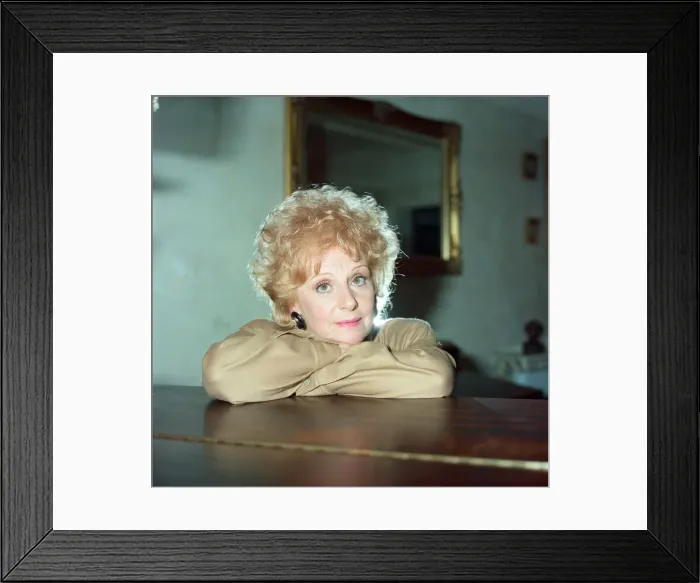 Framed Print : Coronation Street star Barbara Knox at home. 28th September 1988 Framed Print : Coronation Street star Barbara Knox at home. 28th September 1988