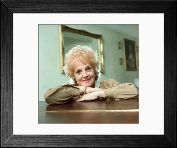 Framed Print : Coronation Street star Barbara Knox at home. 28th September 1988