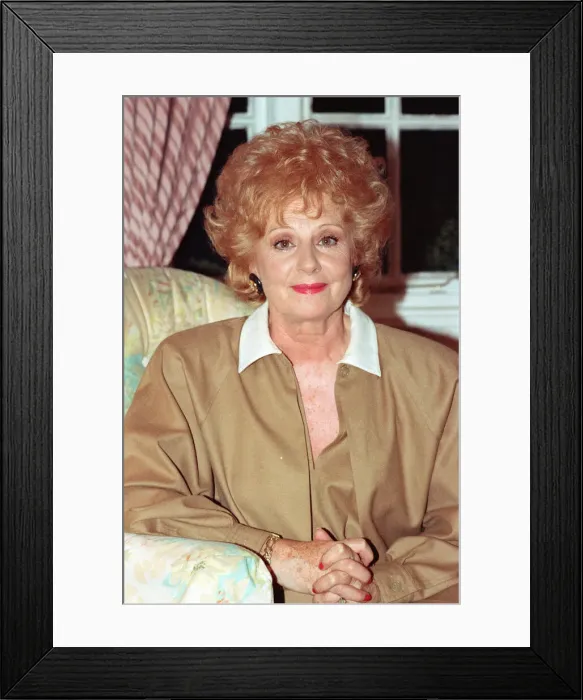 Framed Print : Coronation Street star Barbara Knox at home. 28th September 1988 Framed Print : Coronation Street star Barbara Knox at home. 28th September 1988