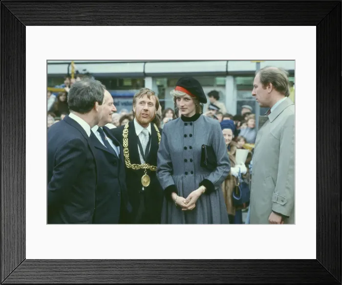 Framed Print : Princess Diana visits the people of Maryhill in Glasgow in March 1983