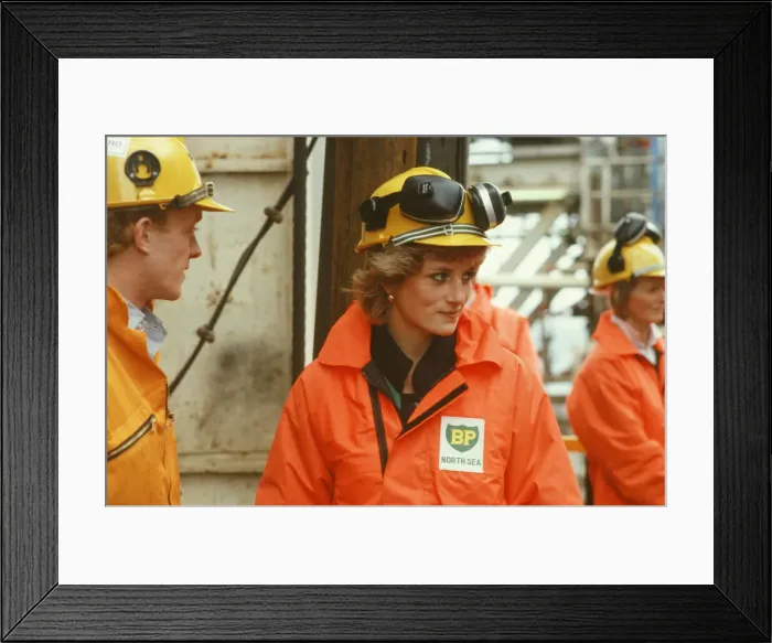 Framed Print : Princess Diana visits the BP Forties oil rig in the North Sea, west of Aberdeenshire Framed Print : Princess Diana visits the BP Forties oil rig in the North Sea, west of Aberdeenshire