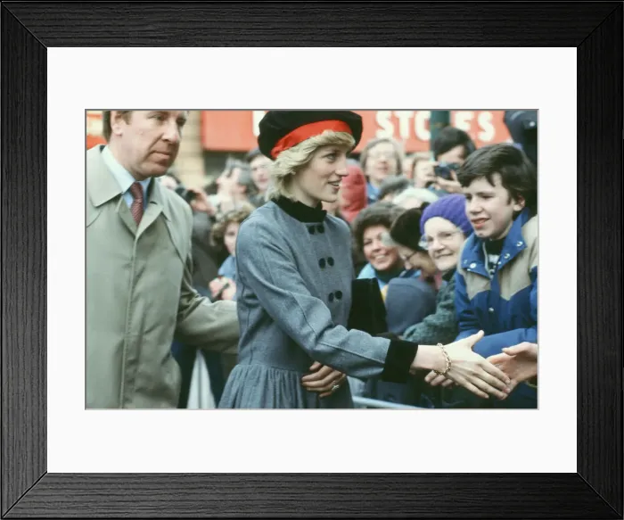 Framed Print : Princess Diana visits the people of Maryhill in Glasgow in March 1983
