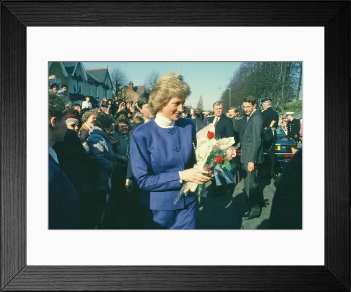 Framed Print : Princess Diana meets and greets the people of Erdington and Handsworth Framed Print : Princess Diana meets and greets the people of Erdington and Handsworth