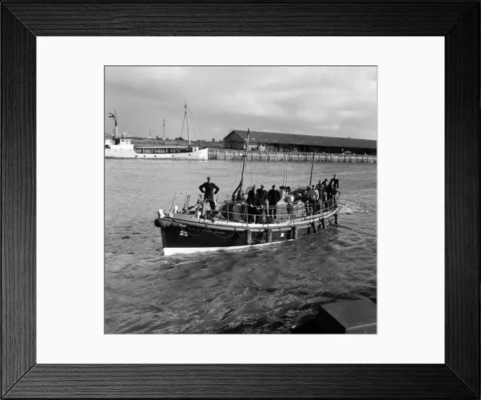 Framed Print : Great Yarmouth and Gorleston Lifeboat crew. 6th November 1959 Framed Print : Great Yarmouth and Gorleston Lifeboat crew. 6th November 1959