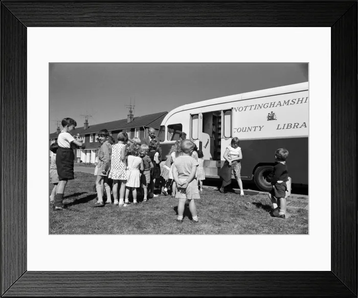 Framed Print : Mobile childrens library in Nottinghamshire, 26th August 1964