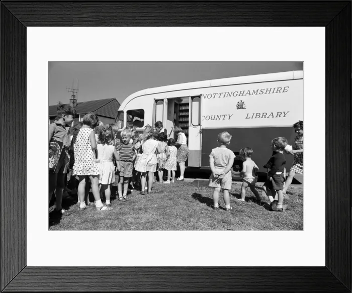 Framed Print : Mobile childrens library in Nottinghamshire, 26th August 1964 Framed Print : Mobile childrens library in Nottinghamshire, 26th August 1964