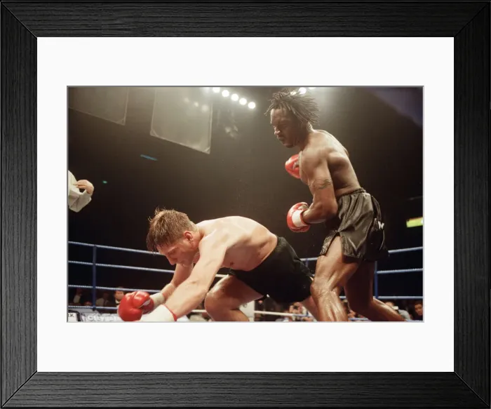 Framed Print : WBC super-middleweight title, Nigel Benn vs Vincenzo Nardiello. London Arena, England Framed Print : WBC super-middleweight title, Nigel Benn vs Vincenzo Nardiello. London Arena, England