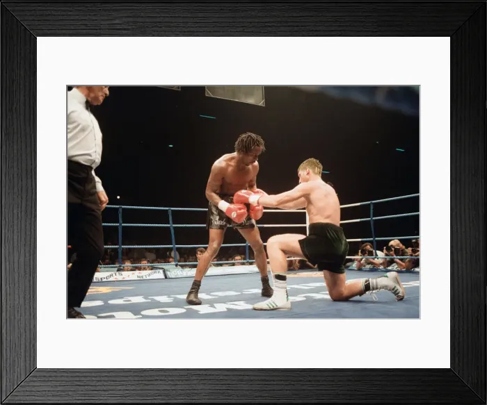 Framed Print : WBC super-middleweight title, Nigel Benn vs Vincenzo Nardiello. London Arena, England