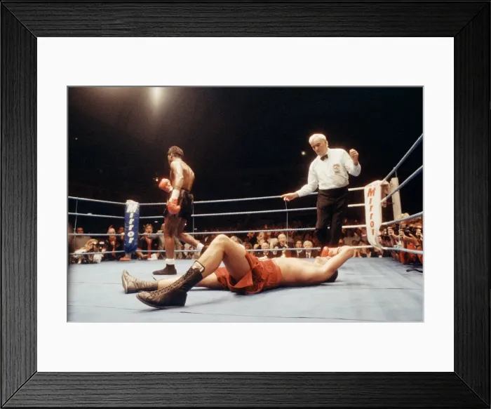 Framed Print : WBC super-middleweight title, Nigel Benn vs Lou Gent. Earls Court Exhibition Centre